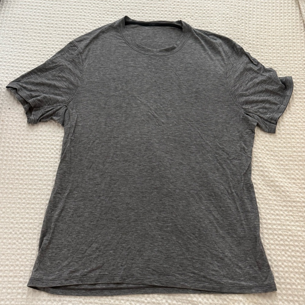 Lululemon Men's Gray T-Shirt
